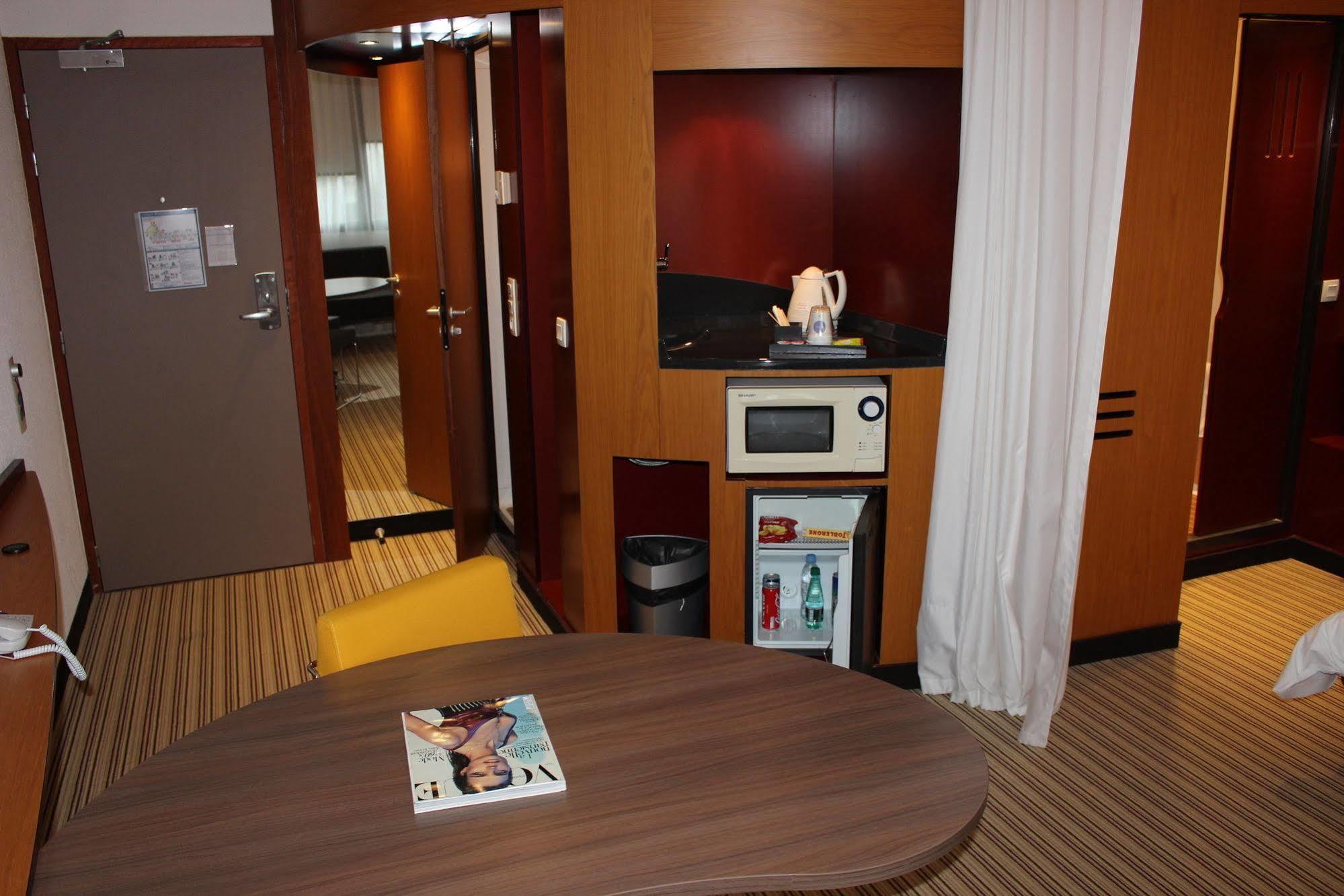 B&B Hotel Calais Terminal Cite Europe 4 Etoiles コケル エクステリア 写真